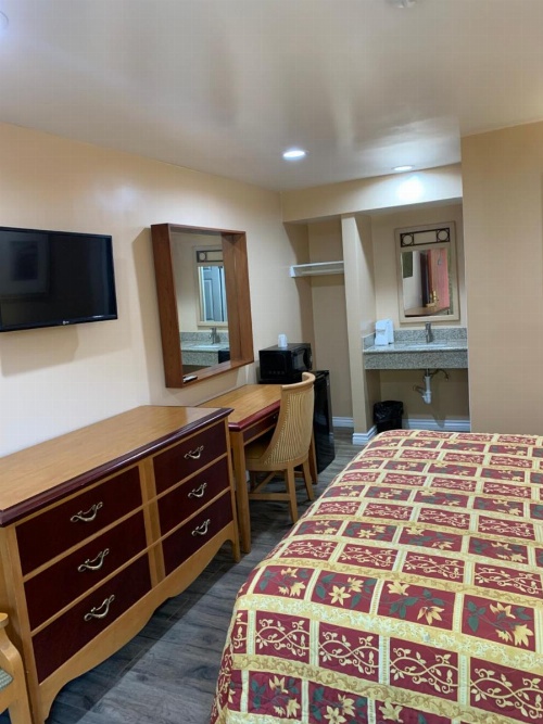 Budget Inn Motel image 24
